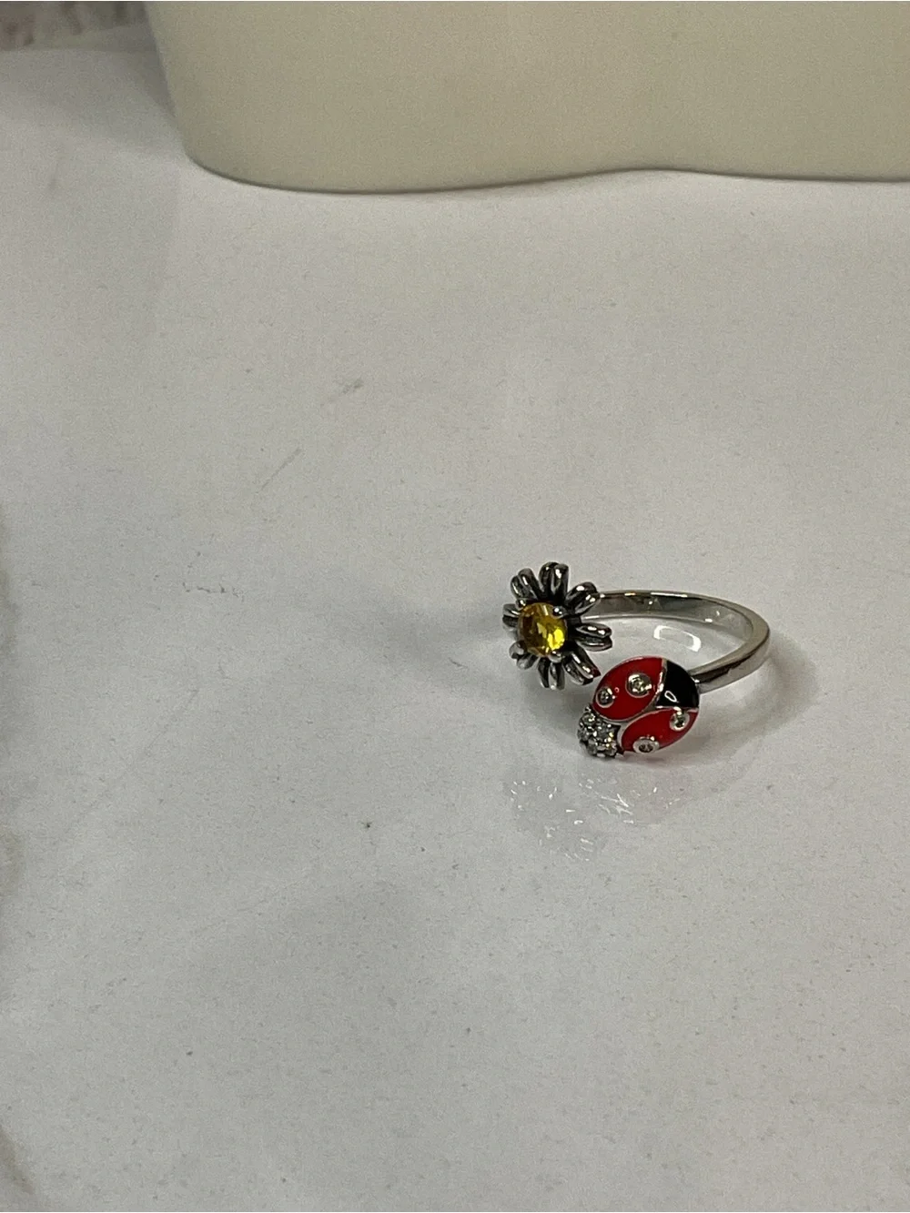 🌟🌟 S925 Sterling Silver Open Ring with Red Enamel Ladybug and Yellow Daisy